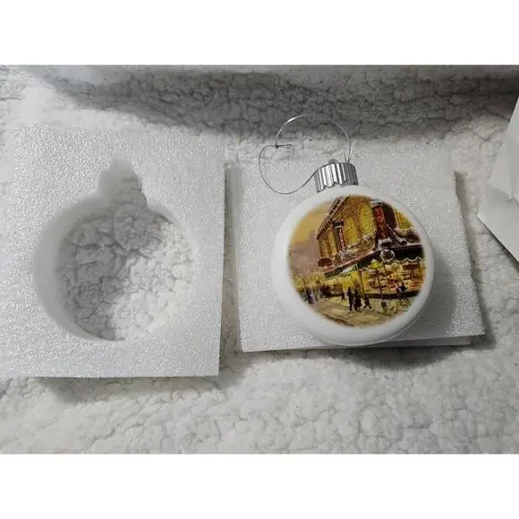Brand New 2020 Thomas Kinkade Ornament A Christmas Wish 3.5" Round White Holiday - Picture 3 of 10